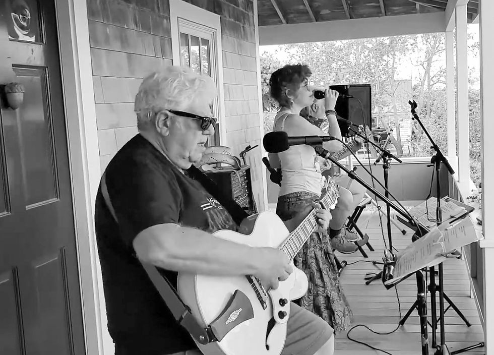 Hard Cider Bar & Live Music with the Bob Kramer Trio 