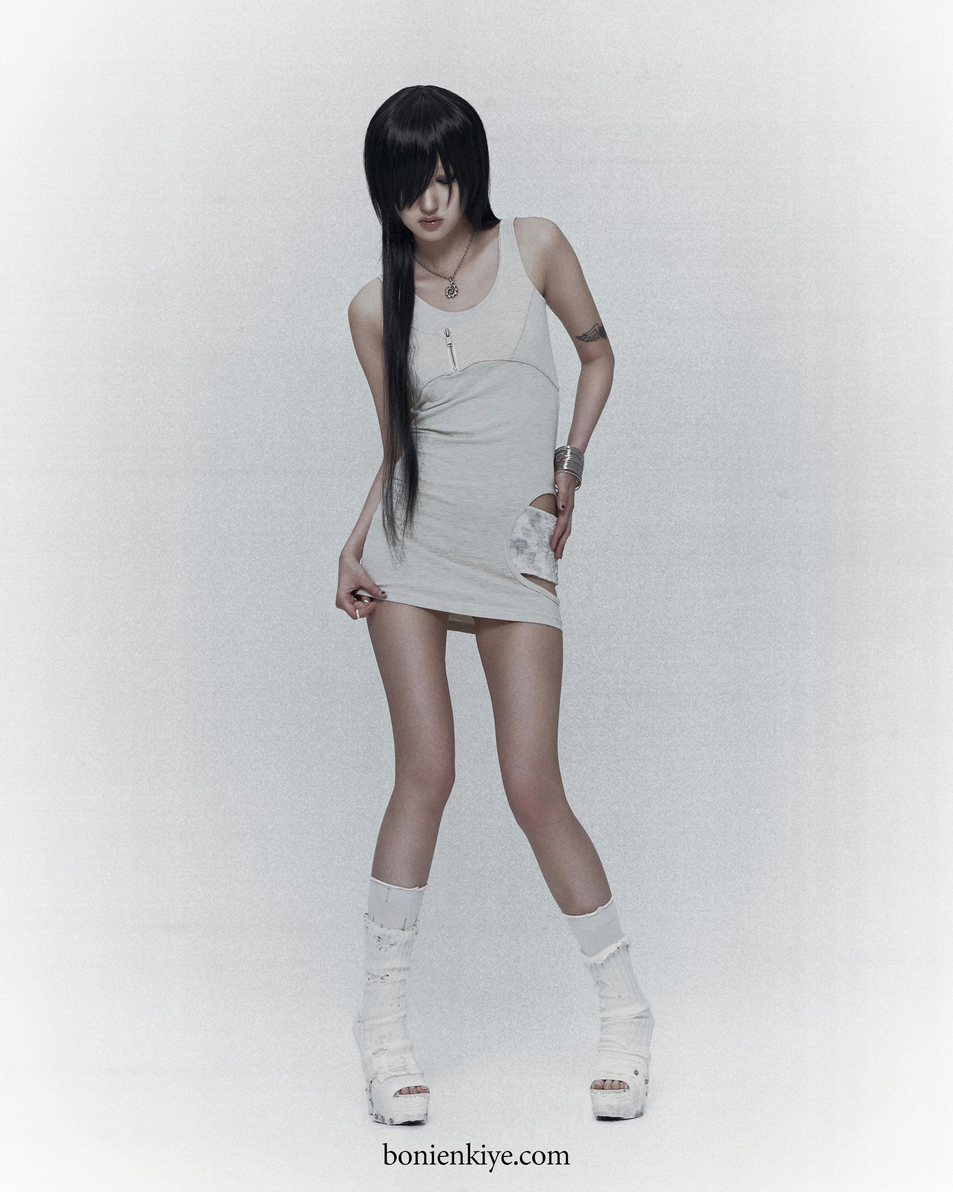 bonienkiye/Side-Cutout Mini Dress (Oatmeal)