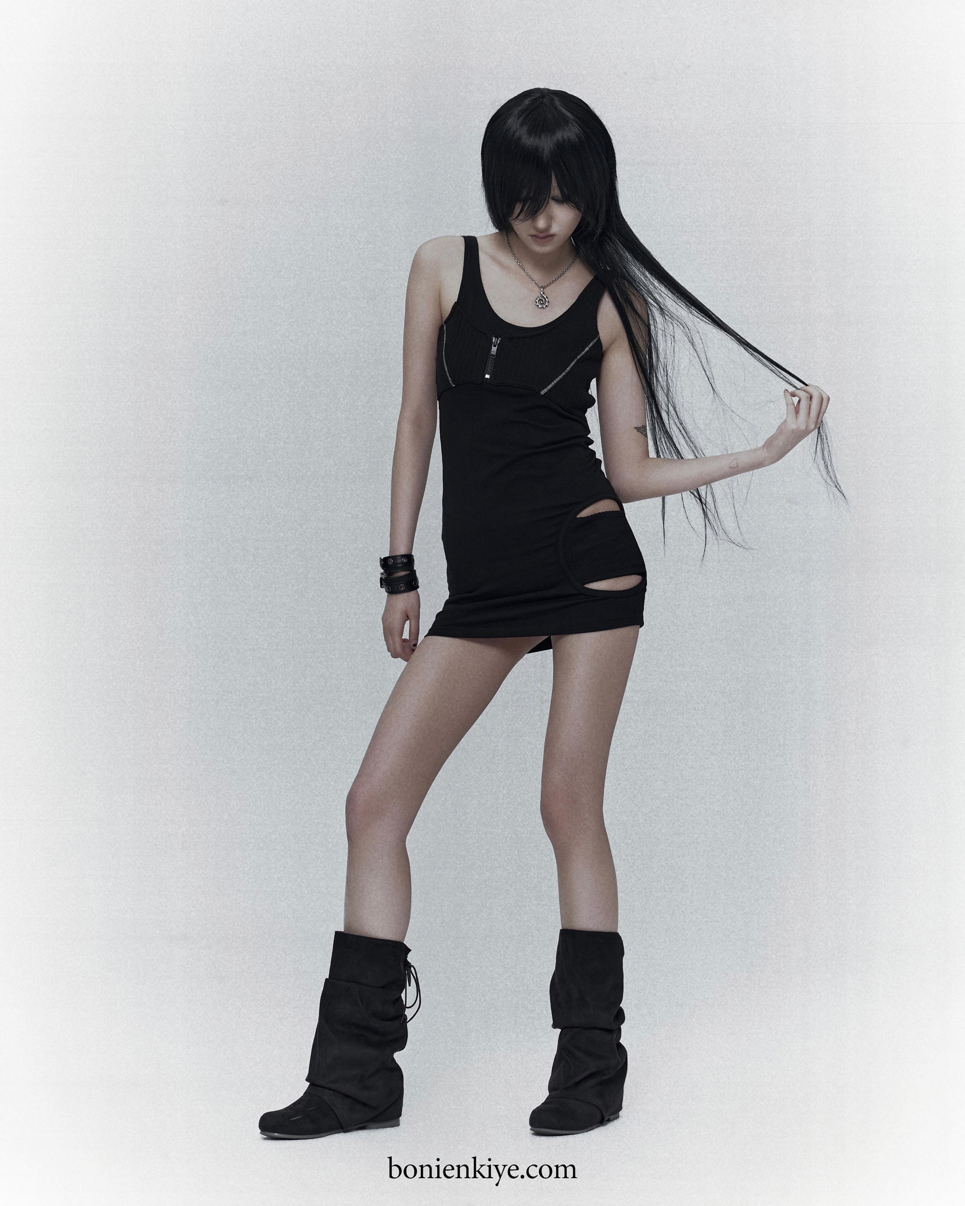 bonienkiye/Side-Cutout Mini Dress (Black)
