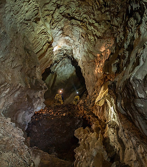 CUEVA-TARA.jpg