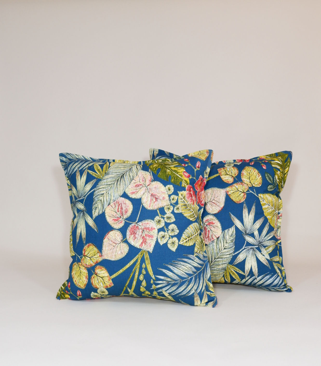 כרית פרחונית לריהוט חוץ