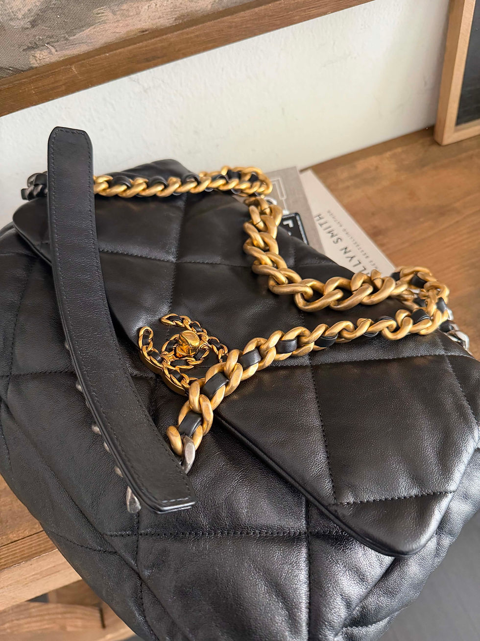 Thumbnail: Chanel 19 Medium Size