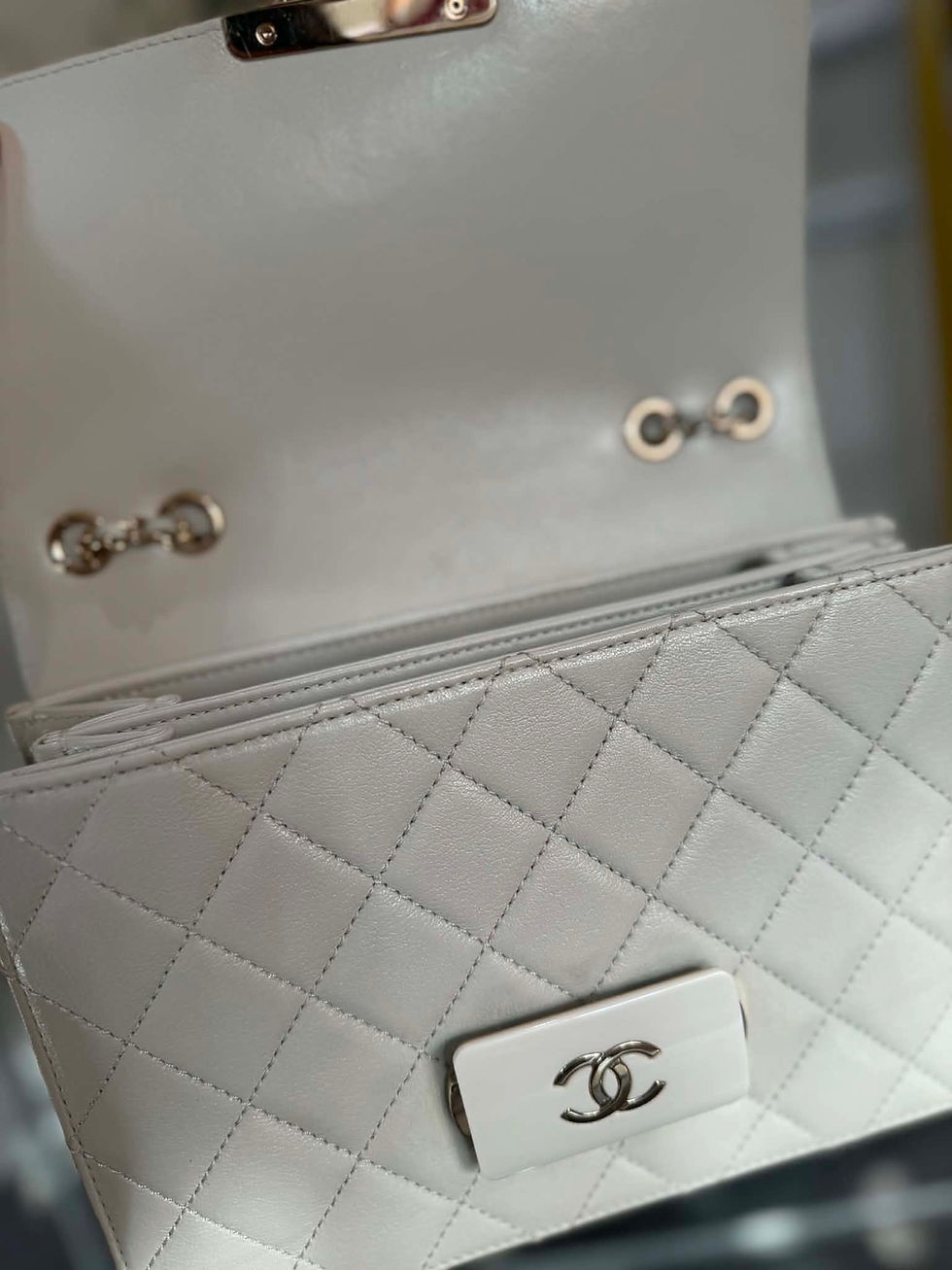 Thumbnail: Chanel Beauty Lock Flap