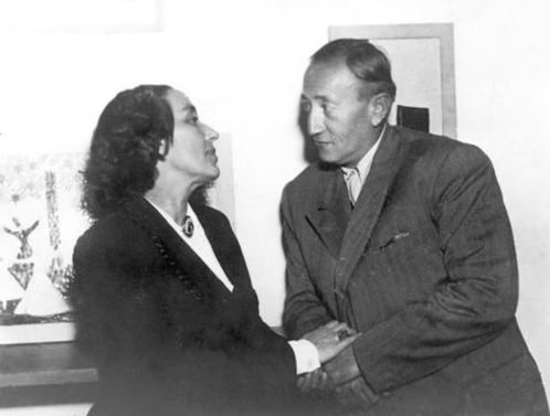 Görsel 2: Adalet Cimcoz ve Sait Faik Abasıyanık Maya Sanat Galerisi'nde https://www.istdergi.com/index.php/sehir/yasam/istanbulun-bellegindeki-dev-kadin-adalet-cimcoz
