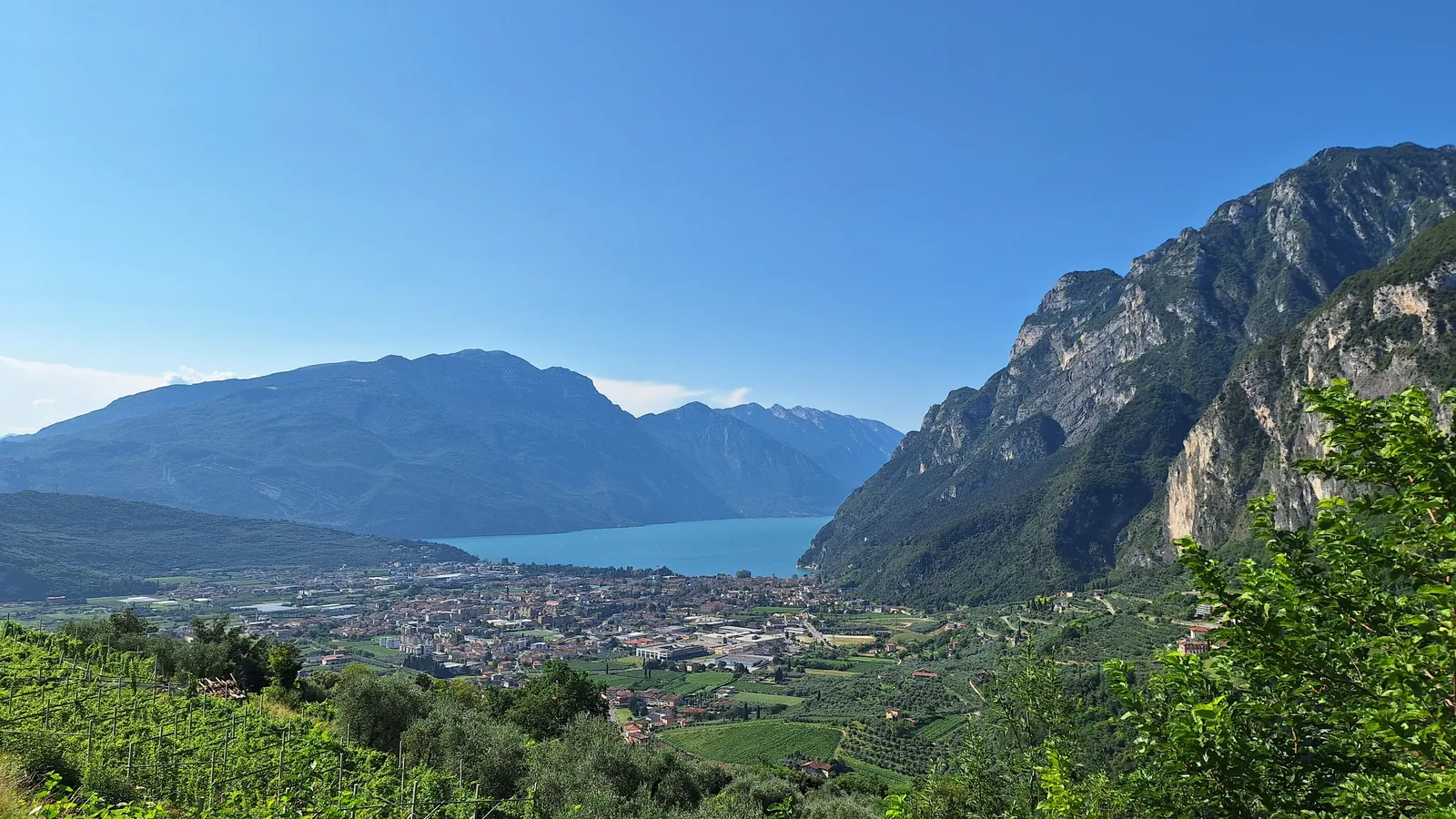 Zurich Airport to Riva del Garda Private Transfer