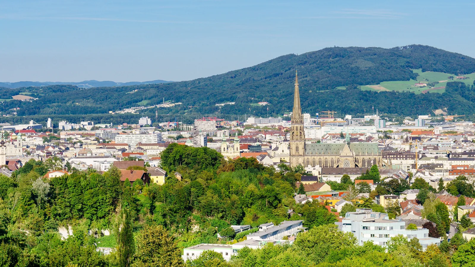 Zurich Airport to Linz Private Transfer