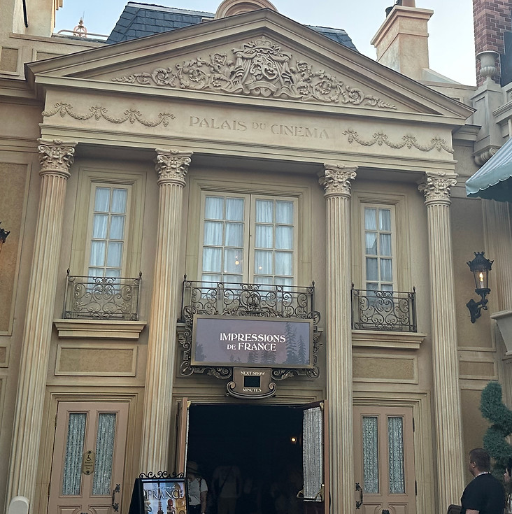 Impressions de France building with columns