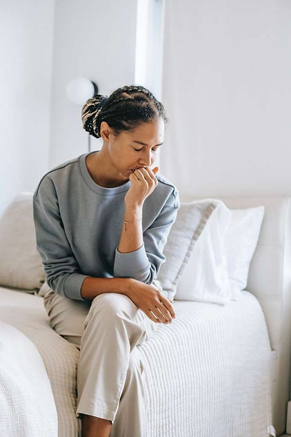 Les sueurs nocturnes, souvent liées à des déséquilibres hormonaux, perturbent le sommeil. Découvrez les causes, quand s'inquiéter et comment réduire ces sueurs pour une meilleure #bonnesantéfemme. Suivez nos 7 conseils pratiques.