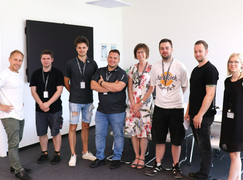 Sechs Personen, fünf Männer und eine Frau