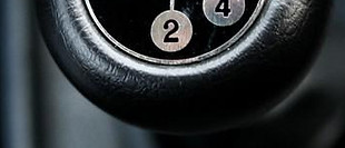 manual_stick_shift_w440.jpg