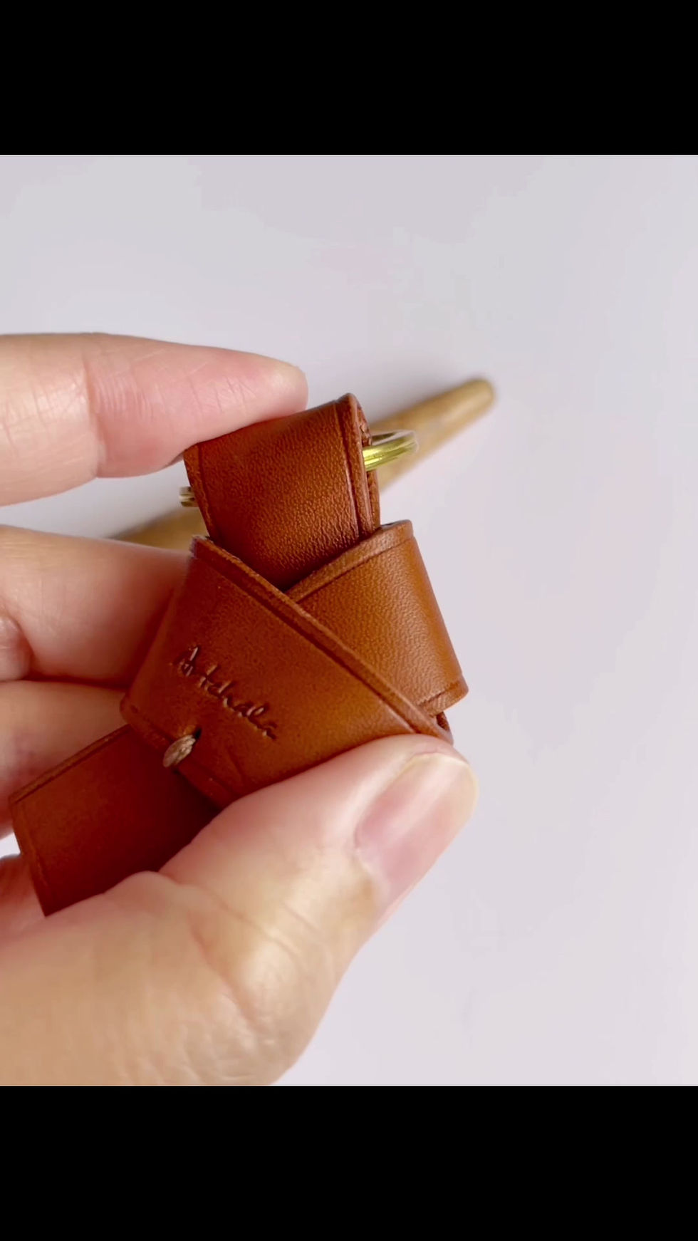 Thumbnail: The Bean Knot (Minerva Smooth / Buttero)