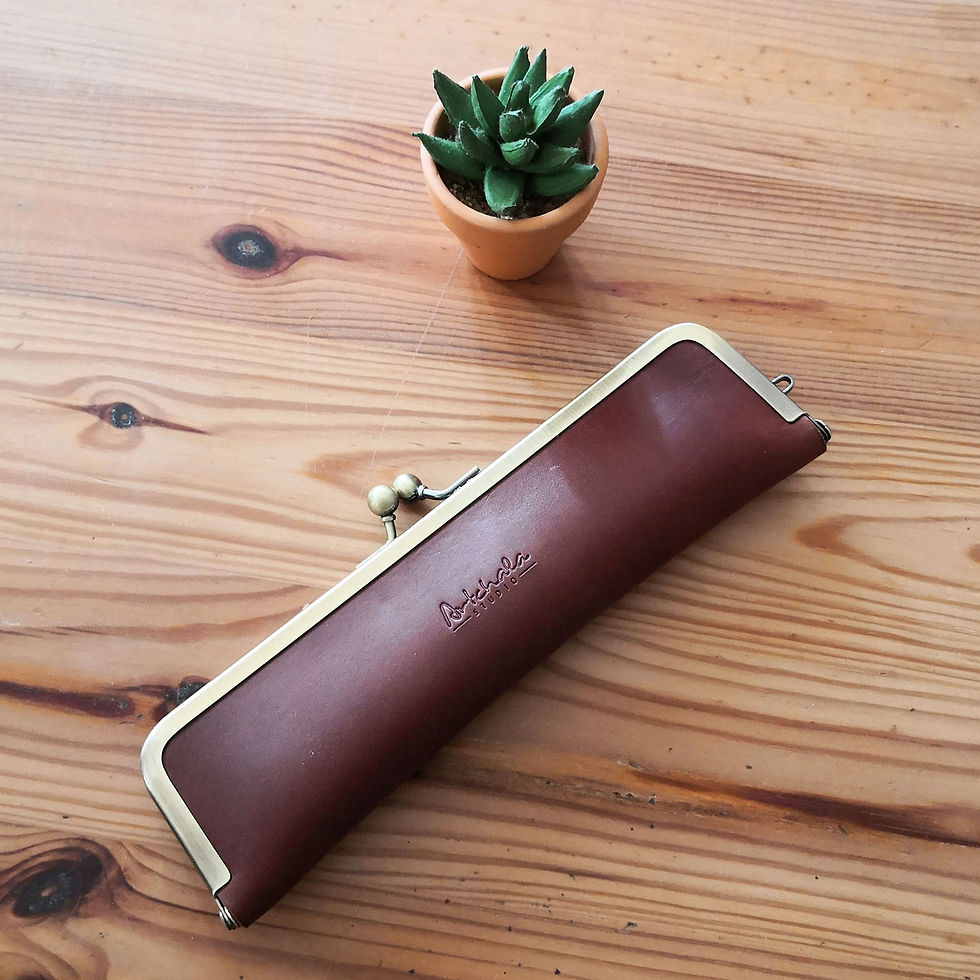 Thumbnail: 【Ready】Narrow Kiss Lock Pen Case (brown)