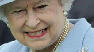 La Reina Isabel sería extraterreste