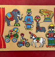 Jeu d'encastrement sur le thème du cirque
