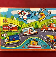 Jeu d'encastrement sur le thème des transports