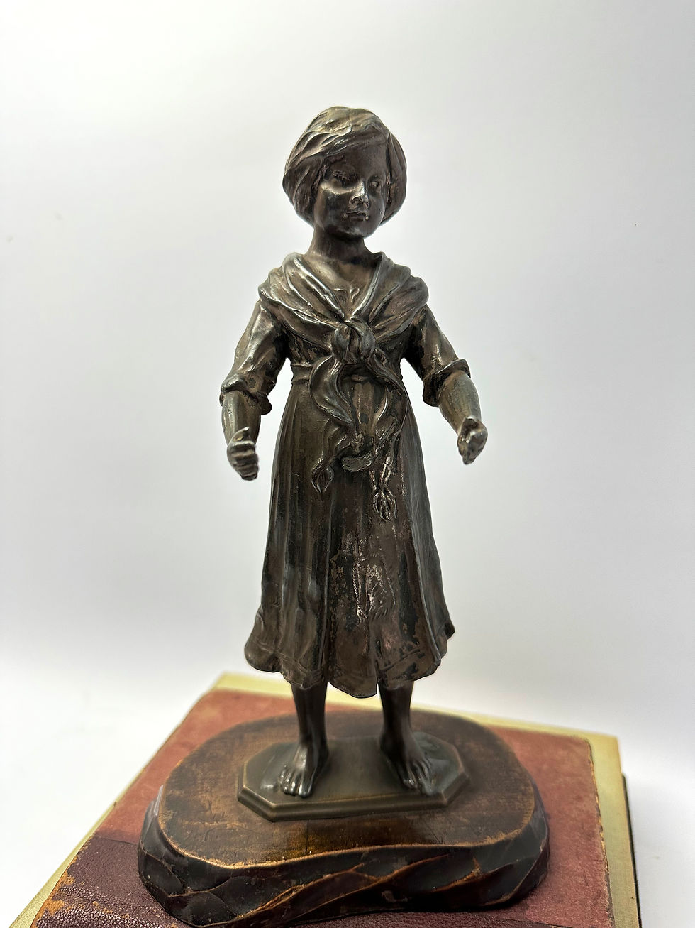 Miniatura: Niña Victoriana, figura de estaño 