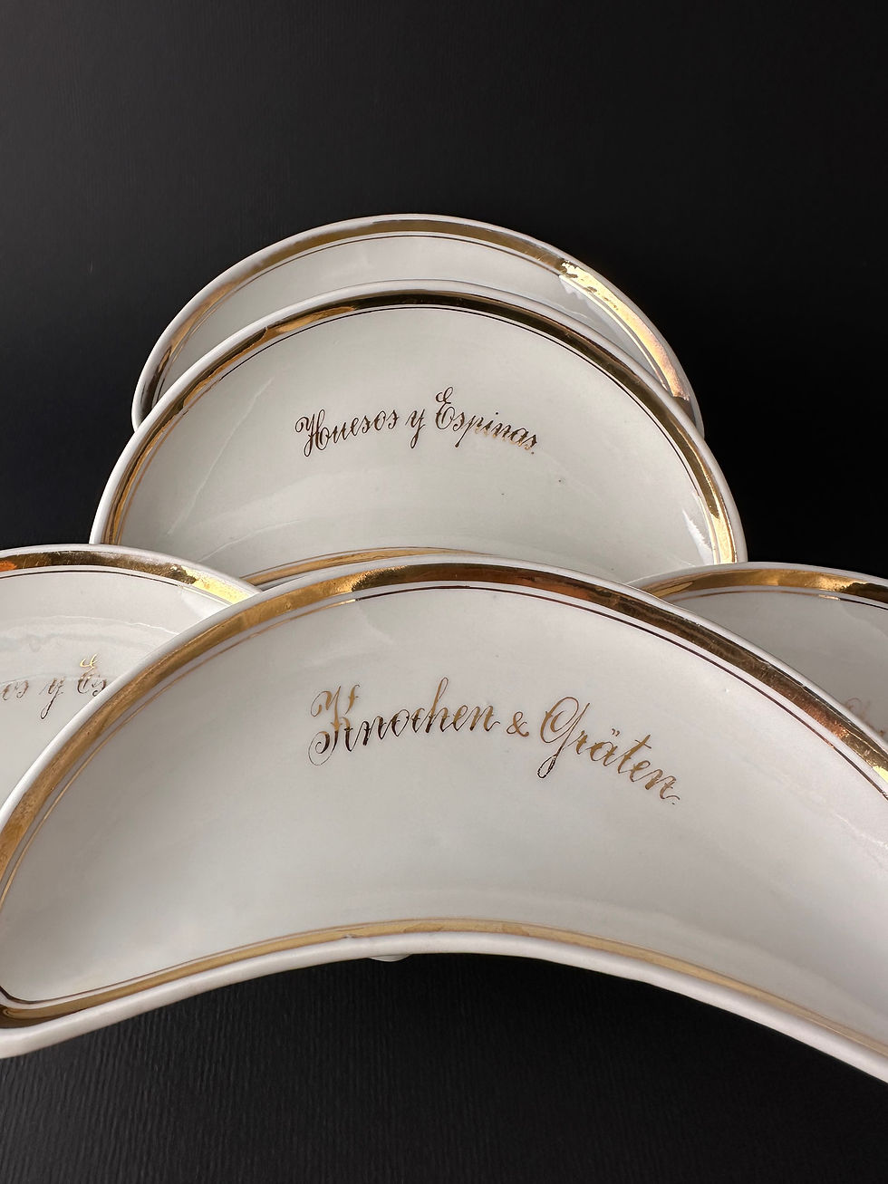 Miniatura: 5 Fuentes Medias lunas Alemanas de Porcelana