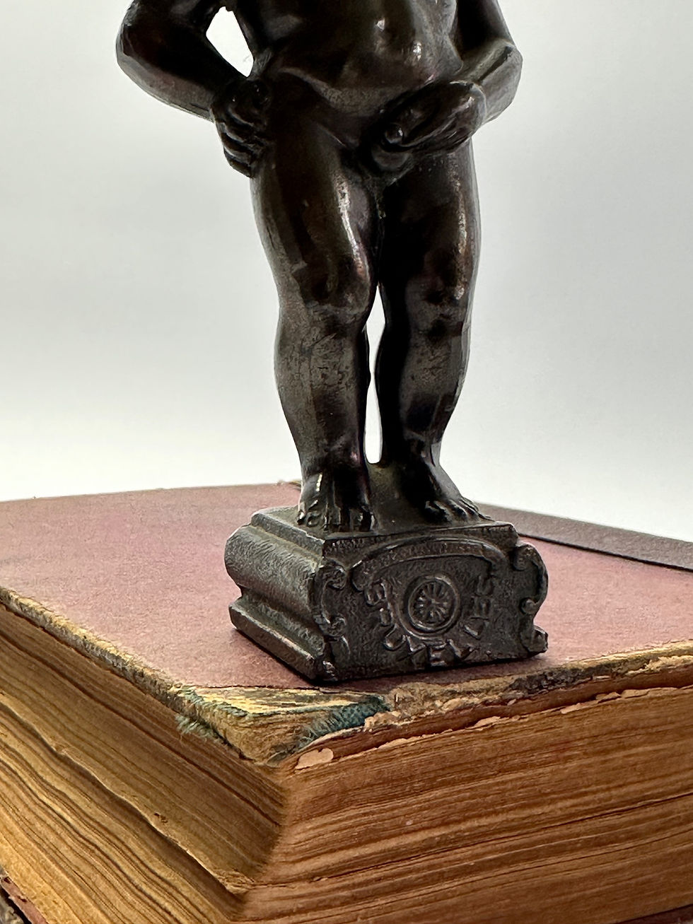 Miniatura: Figura Estatuilla de querubin orinando de bronce 