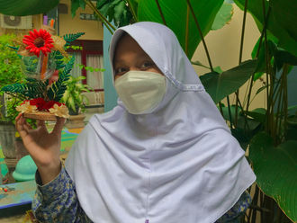 Tempat Pensil Bentuk Lampu Belajar - Azzah