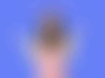 Девушка на синем фоне