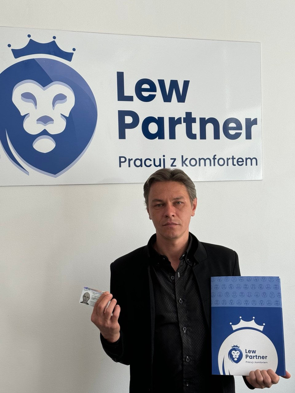 The client Lew Partner Serhei holding a karta pobytu