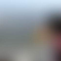 Pai e filho subindo vulcões