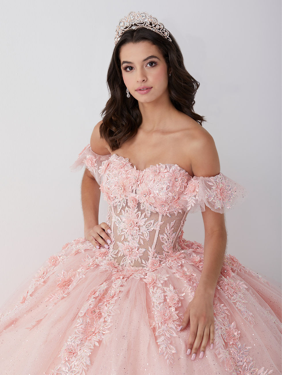 Miniatura: Quince Gown