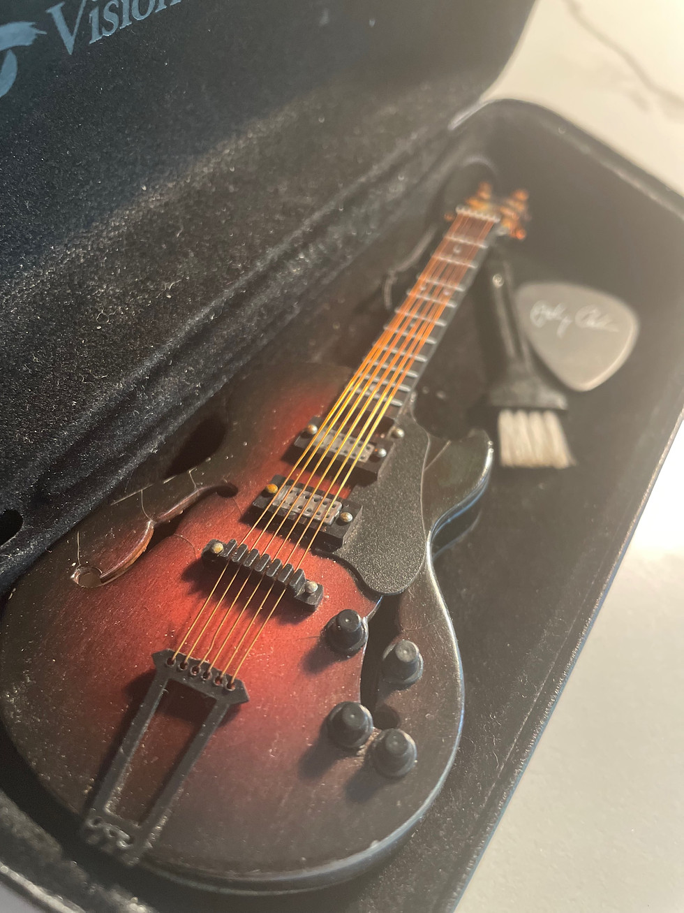 Thumbnail: Jazz guitar model 