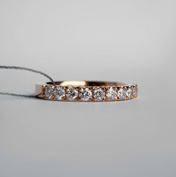 deimantine juostele, ziedas su deimantais, briliantai. 
ring with diamonds