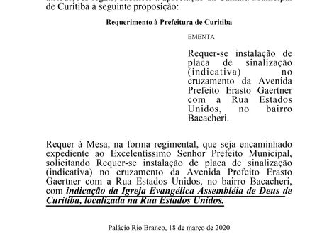 Placa de sinalização no cruzamento da Avenida Prefeito Erasto Gaertner/Rua Estados Unidos