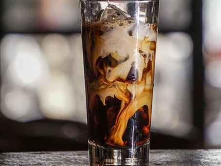 4 receitas de drinques gelados com café que são fáceis de fazer