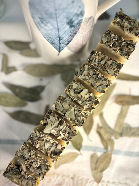 Miniature : BlueDay handmade soap, with essential oils of eucalyptus and orange and crushed eucalyptus leaves.