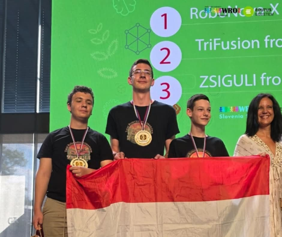 Egymást motiváljuk - interjú az iskolai robotikacsapat tagjaival, Bujdos Péterrel és Ódor Artúrral