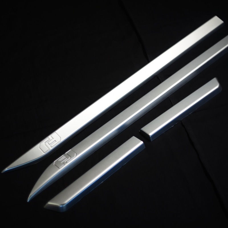Thumbnail: Toyota FJ Cruiser 07-21 Mini Side Body Moulding 🇹🇼