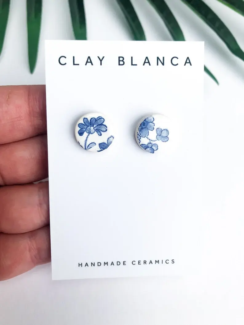 x1 pair Vintage china - blue patterned stud earrings