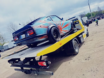 Mašīna uz evakuatora SIA LuckyCar