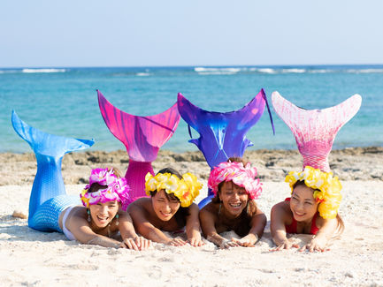 [沖縄・那覇にあるマリングッズレンタル専門店]　友達・カップルでマーメイドになりきろう♪