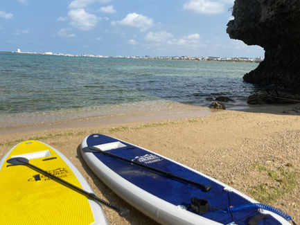 [沖縄・那覇にあるマリングッズレンタル専門店]　年中遊べるSUP(サップ)！