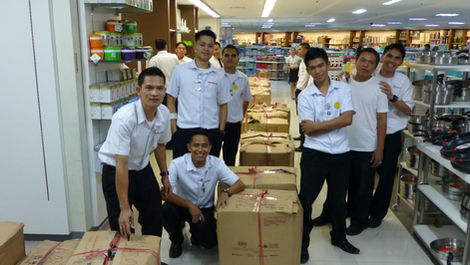 Pack-Team, Verkäufer des Warenhauses in Manila