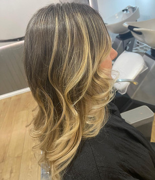 golden balayage natural balayage hairdressers fleet hampshire, hairdressers hampshire, church crookham hairdresser, modern hair salon 