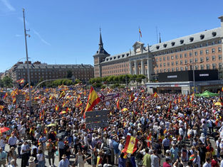 Masiva protesta contra Sánchez en Madrid
