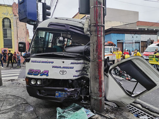 Seis lesionados en racha de accidentes este domingo