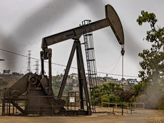 Petróleo se desploma hasta 9% tras reapertura del Estrecho de Ormuz
