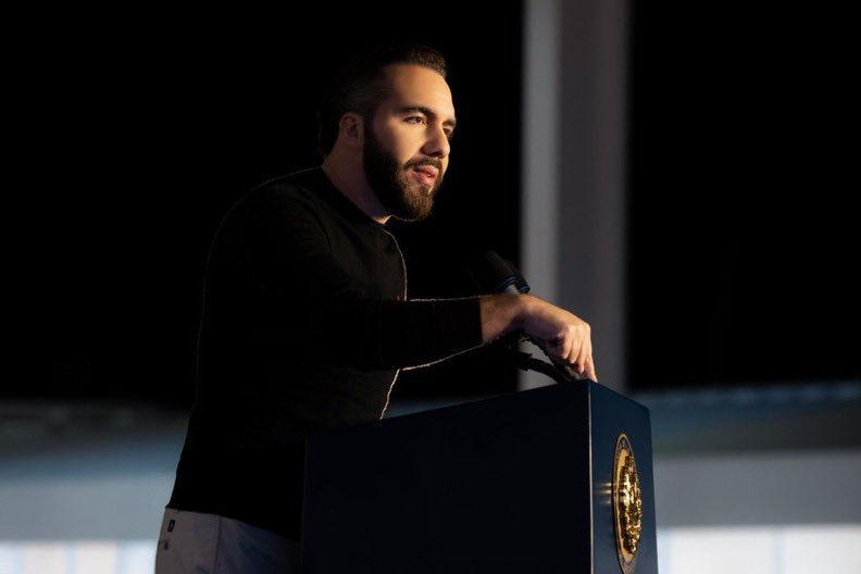 Presidente Bukele le ofrece a Gustavo Petro enviarle todos los presos a Colombia