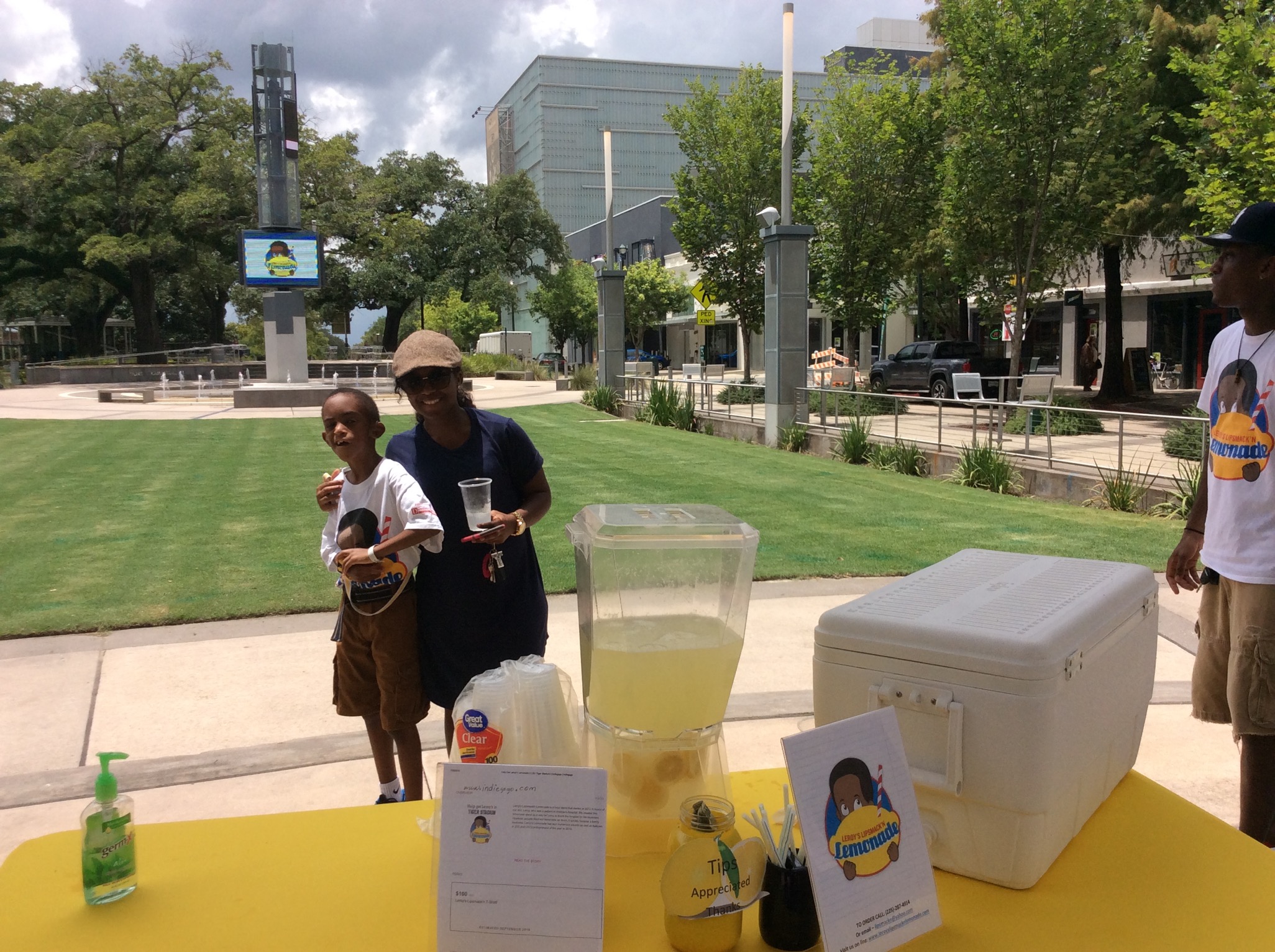 Free Lemonade for Law Enforcement