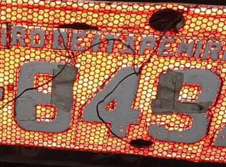 PRF flagra caminhão com placa adulterada na Dutra