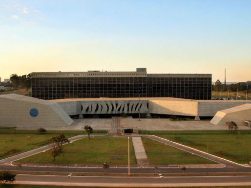 STJ afasta prescrição intercorrente em processo administrativo fiscal