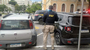 Dois carros roubados são recuperados na Ponte Rio-Niterói