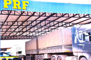 OPERAÇÃO DESCANSO LEGAL: Bitrem 9 eixos é flagrado pela PRF com quase 14 toneladas em excesso