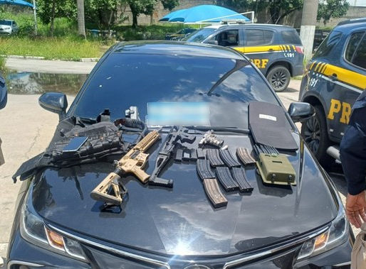 PRF e Polícia Civil realizam ação conjunta em Duque de Caxias